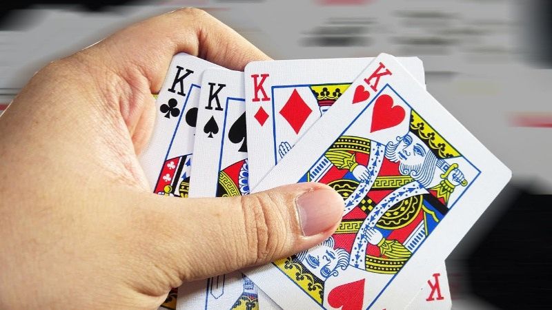 Tứ Quý chặt được gì trong tiến lên